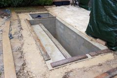 07-Fertigstellung-Rohbau-mit-Ringanker-und-Hinterfuellung-scaled