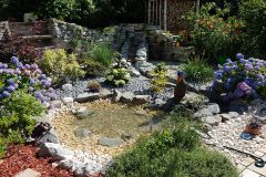 Decko-Becken-mit-Wasserfall-scaled