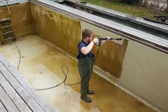 01-Reinigung-alter-Betonpool-scaled