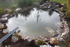 30-Fertiger-Teich-mit-Bachlauf